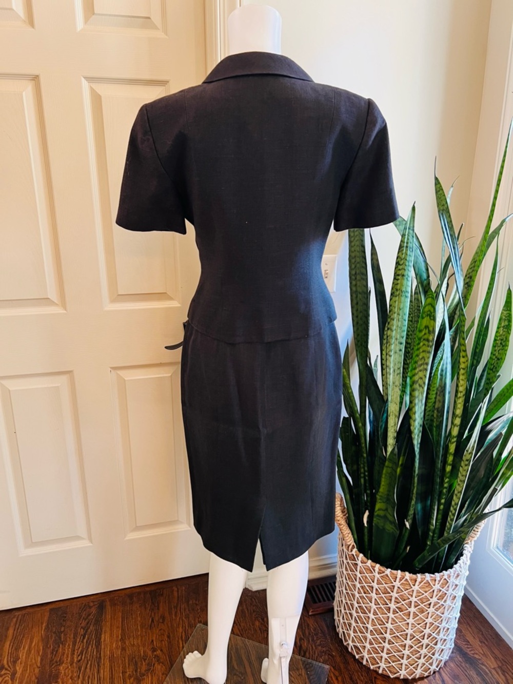 Vintage Black Linen Skirt Suit Set Sz 4 Jackie O Style Classic Tailored 2 Piece - Picture 2 of 5